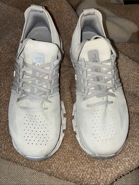 On cloud Lightweight Women's Sneakers - White